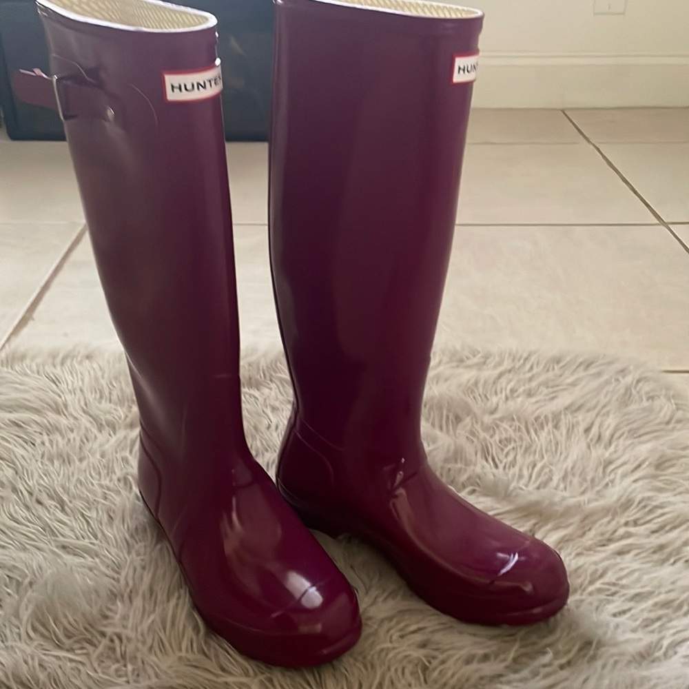 Woman's size 7.5 Barely worn Hunter rain boots